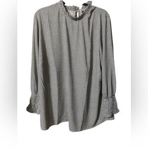 Gorgeous B&W silky blouse! Near Perfect Cond!Nice design details!